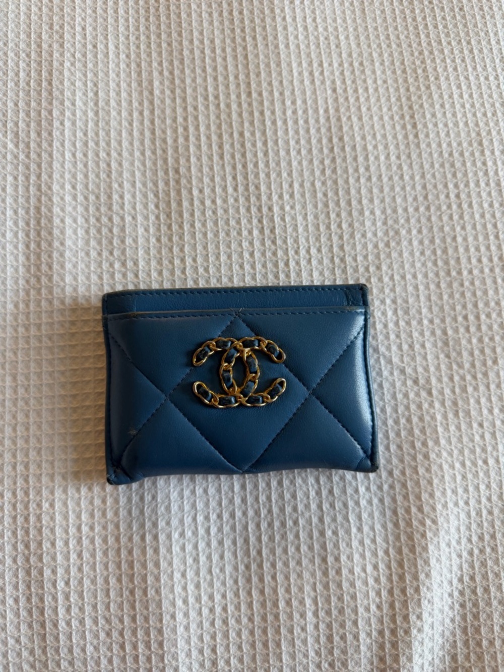CHANEL Quilted Card Holder in Navy Blue with Gold Chain CC